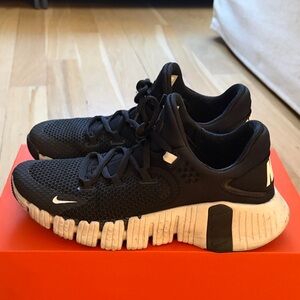 Women’s Nike Free Metcon 4 Size 8